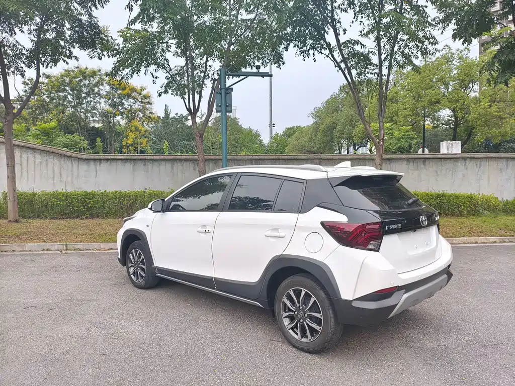 Toyota Yaris L — миниатюра 5