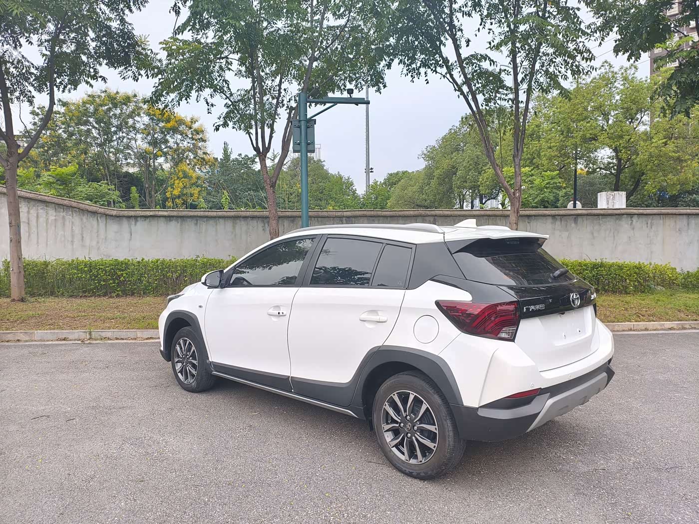 Toyota YARiS L Zhi Xuan 1.5 л 2022 г. Белый, пробег 26000 км