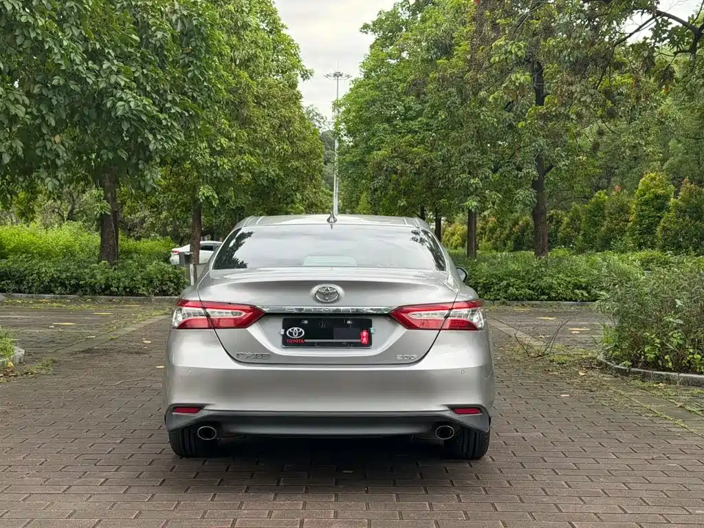 Toyota Camry — миниатюра 3