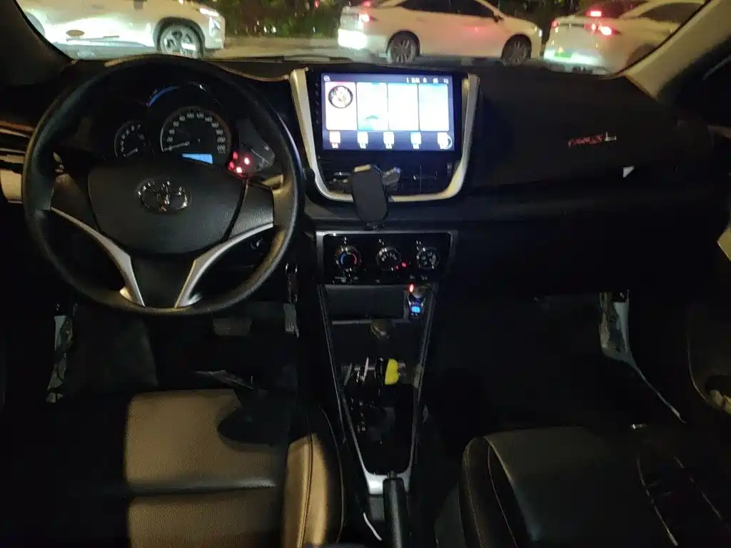 Toyota Yaris L — миниатюра 5