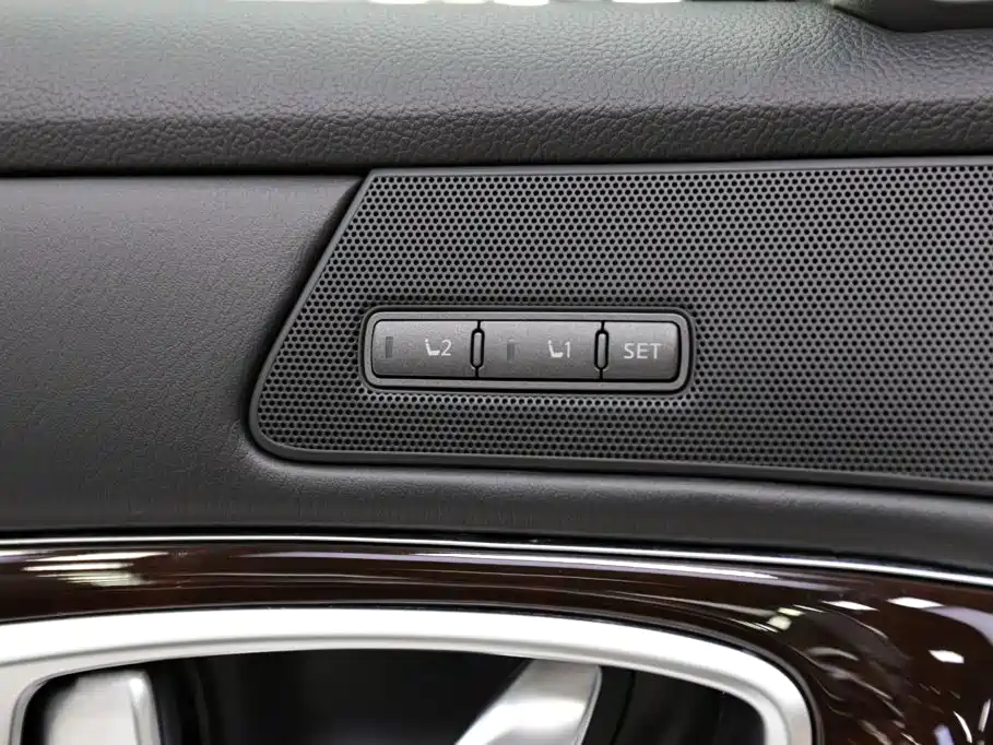 Infiniti Q70 — миниатюра 15