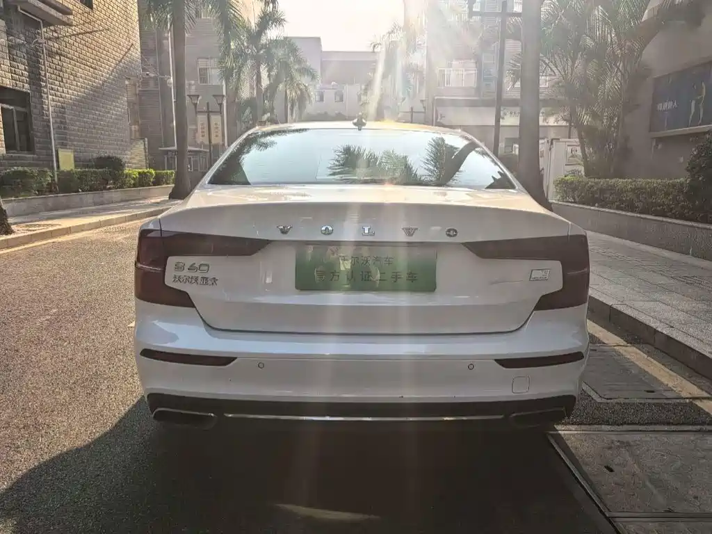 Volvo S60 PHEV — миниатюра 10