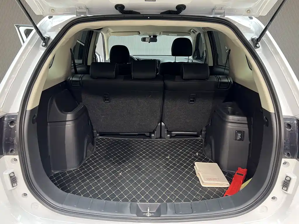 Mitsubishi Outlander — миниатюра 14