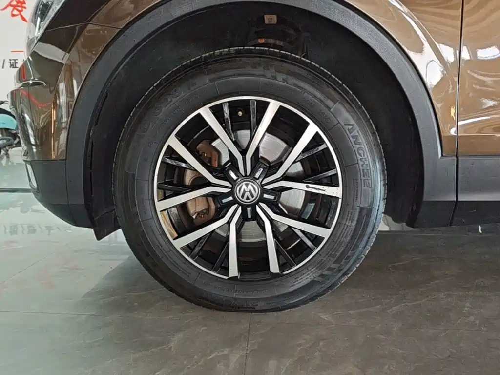 Volkswagen Tiguan L — миниатюра 23