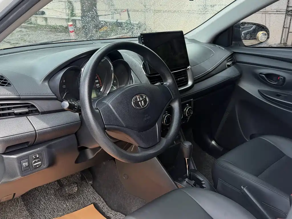 Toyota Yaris L — миниатюра 7