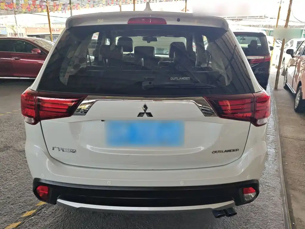 Mitsubishi Outlander — миниатюра 6