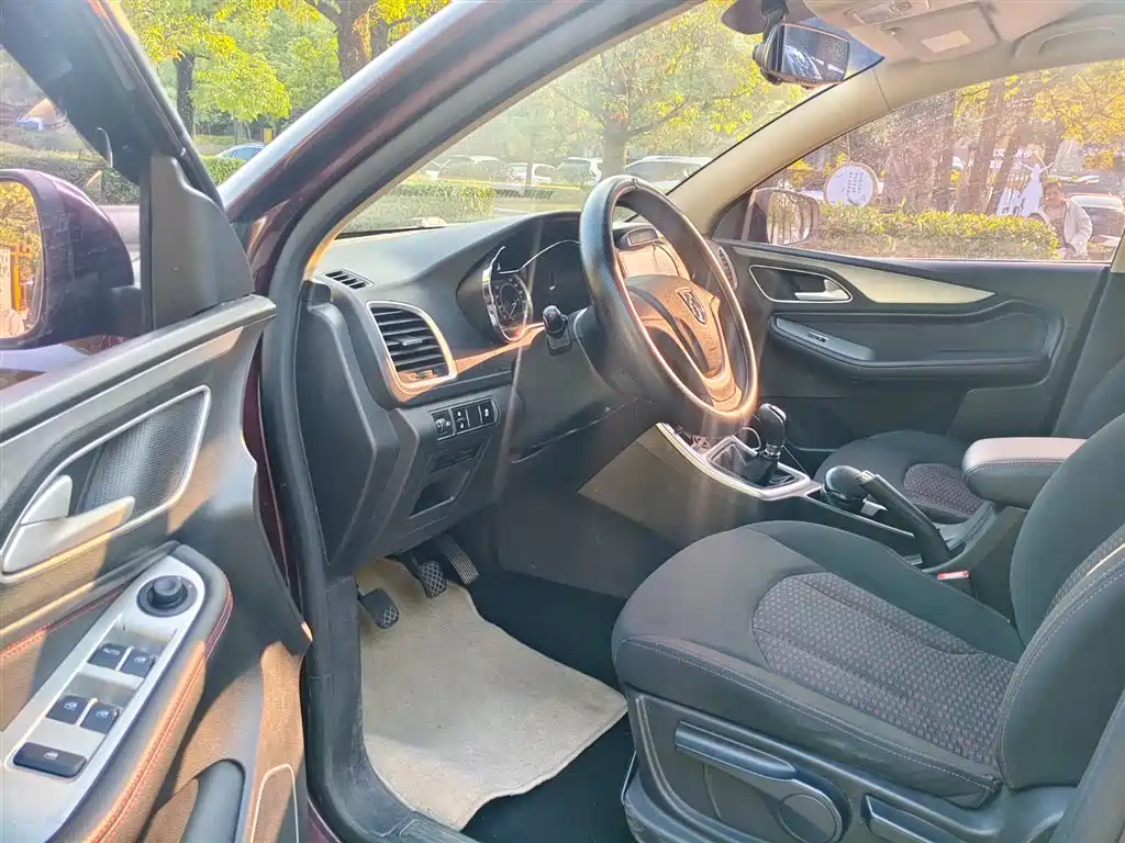 Baojun 560 2015 1.8L MT Luxury