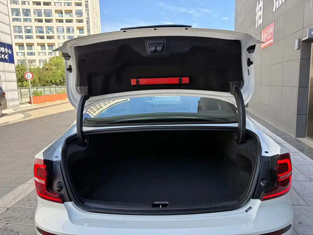 Volvo S60 — миниатюра 36