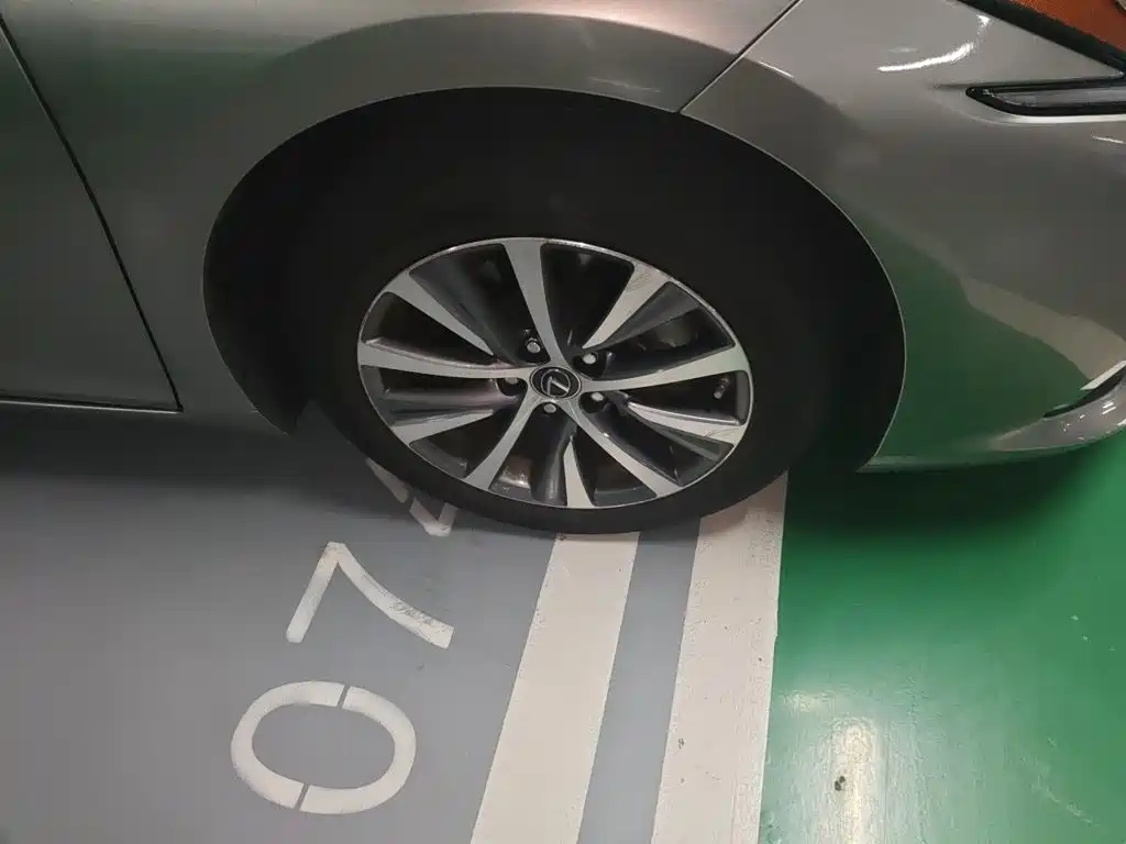 Lexus ES — миниатюра 8
