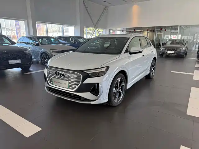 AUDI Q4 E TRON 2025