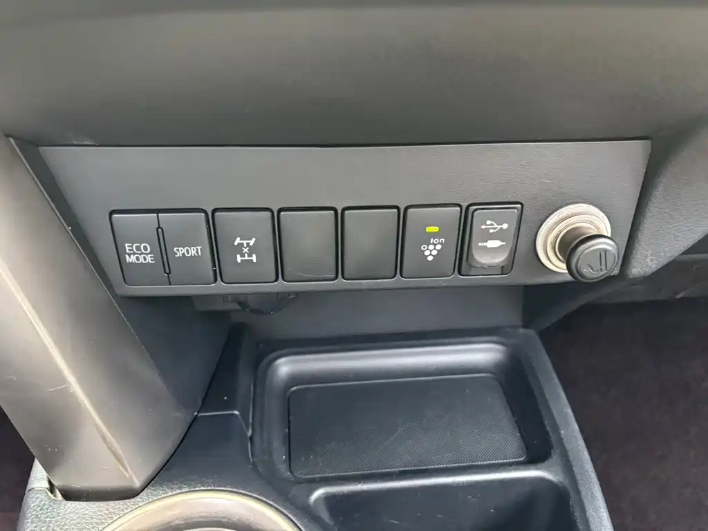 Toyota RAV4 — миниатюра 12