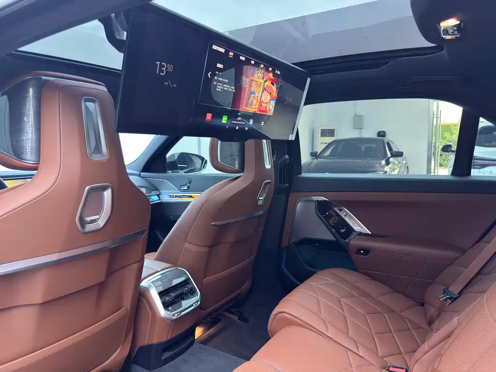 BMW i7 — миниатюра 18