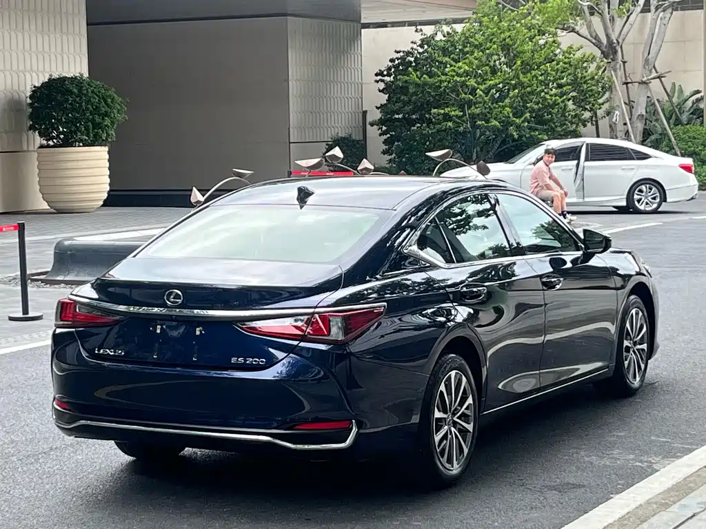 Lexus ES 2023 200