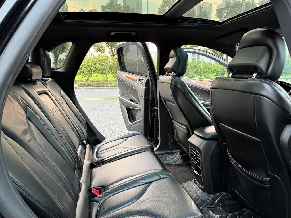 Lincoln MKC — миниатюра 9