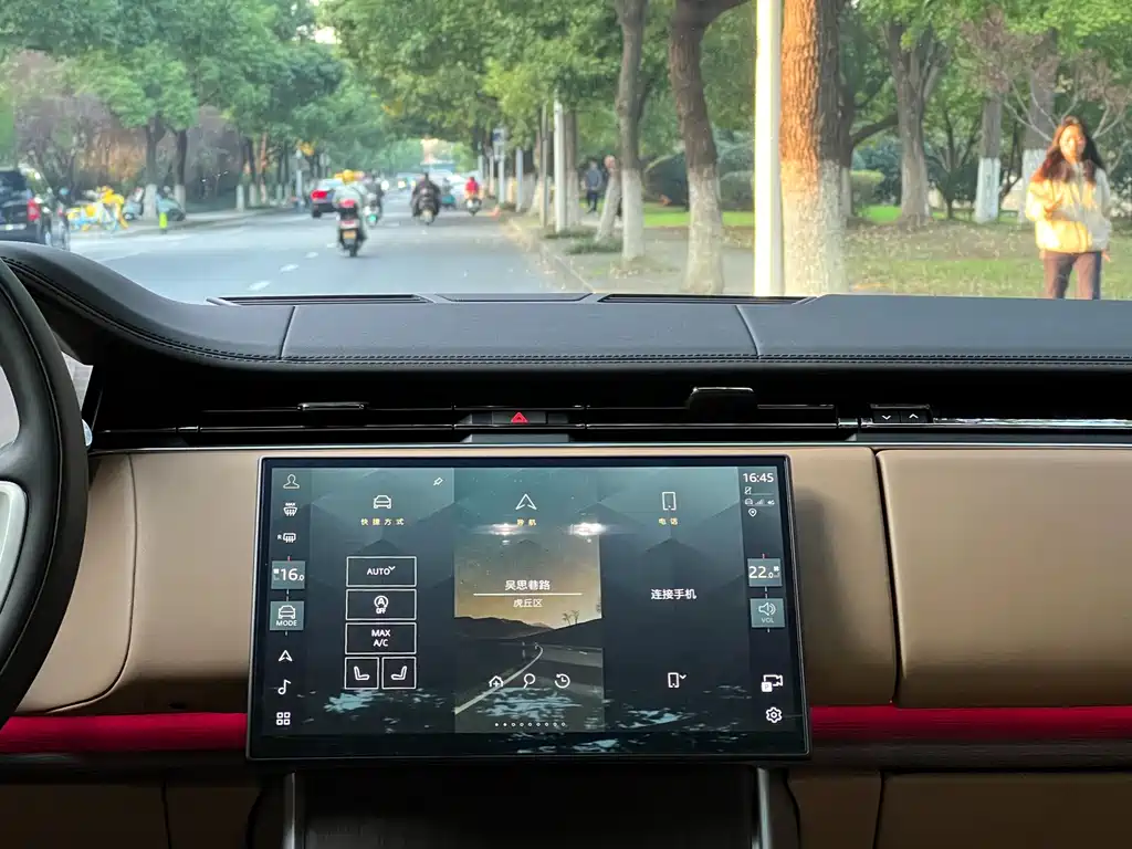 Land Rover Range Rover — миниатюра 17