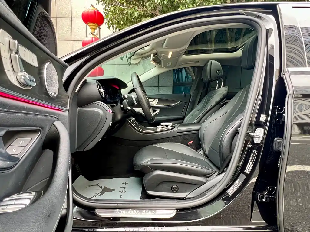 Mercedes-Benz E-Class — миниатюра 10