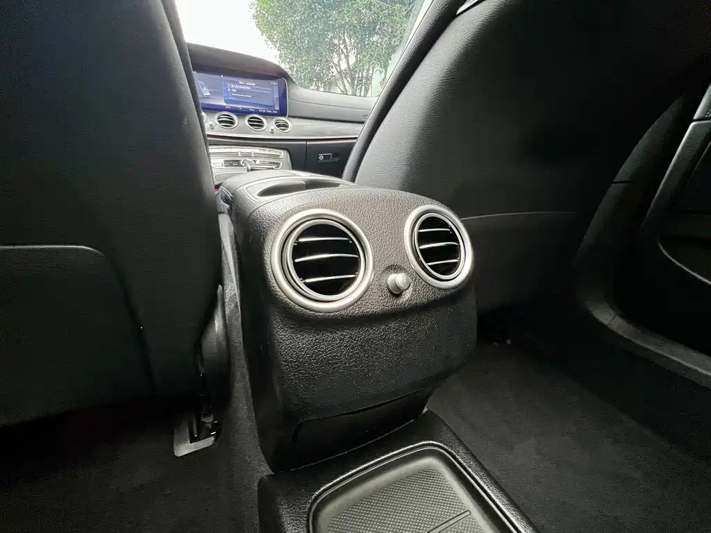 Mercedes-Benz E-Class — миниатюра 16