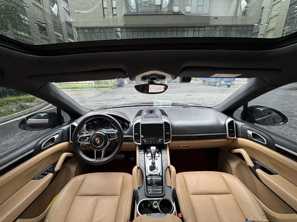 Porsche Cayenne — миниатюра 5