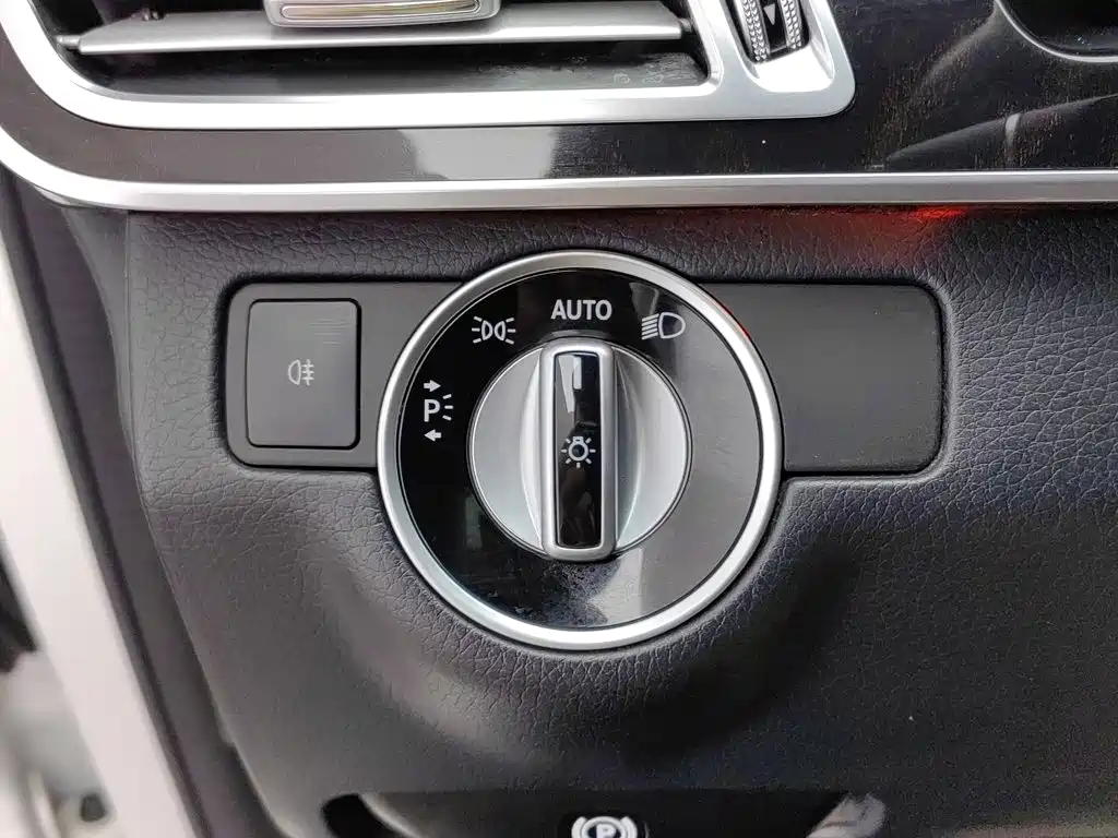 Mercedes-Benz E-Class — миниатюра 21