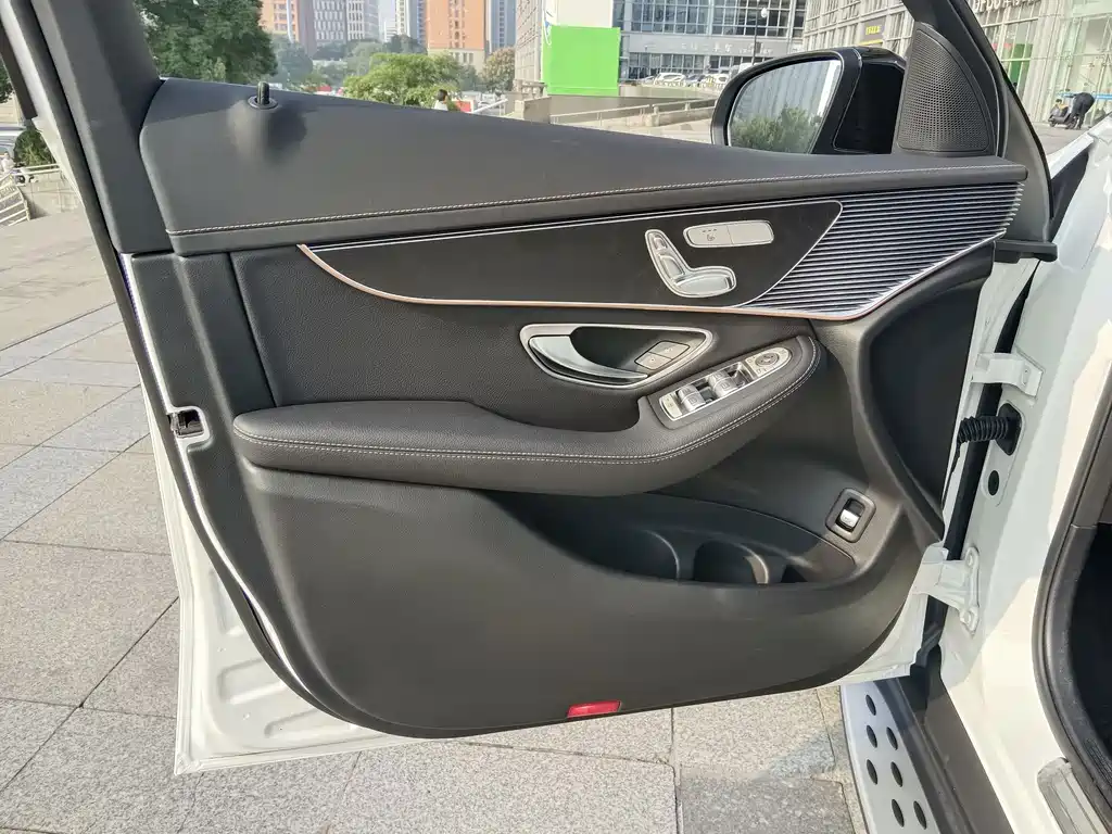 Mercedes-Benz EQC — миниатюра 14