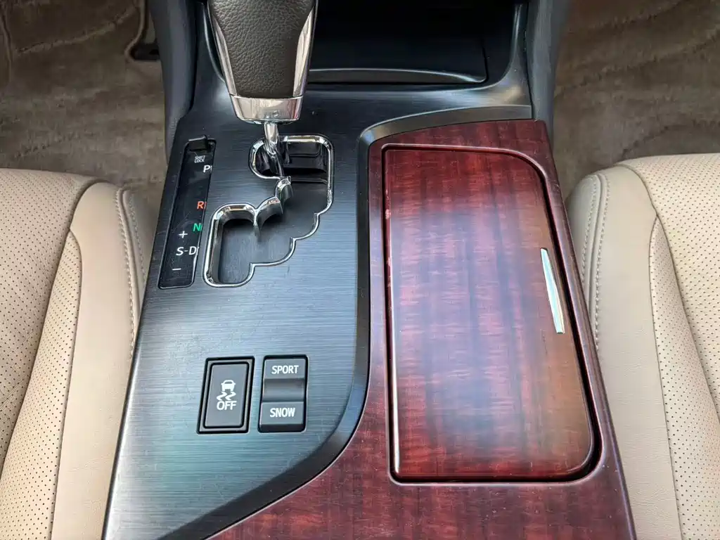 Toyota Crown — миниатюра 11