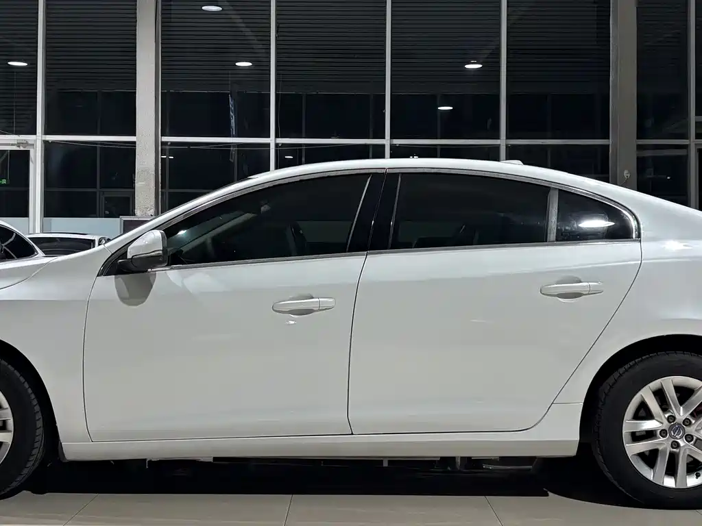 Volvo S60 — миниатюра 7