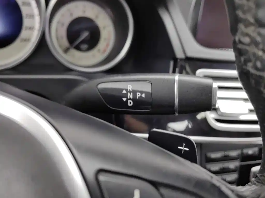 Mercedes-Benz E-Class — миниатюра 13