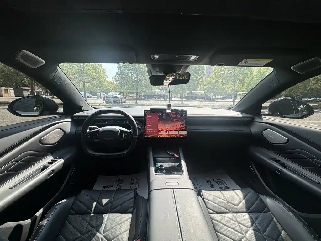 Lynk & Co 10 — миниатюра 13