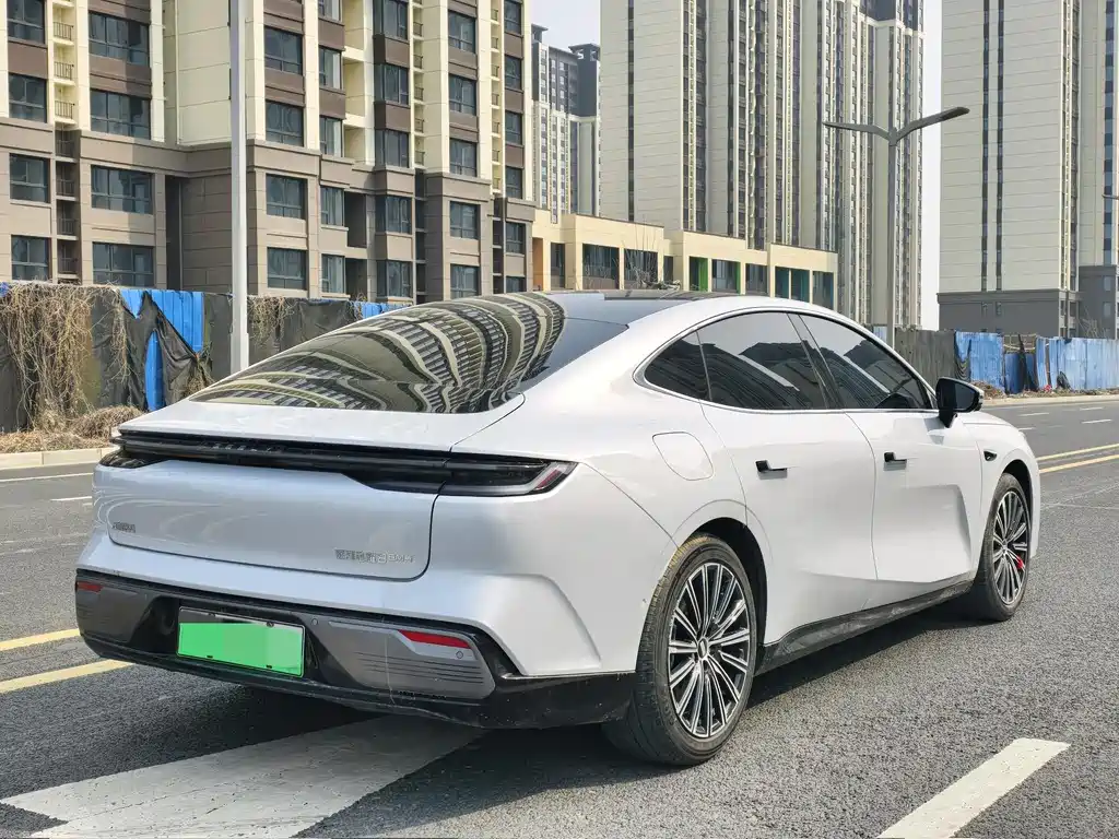 GEELY GALAXY GALAXY SPARKLE 8