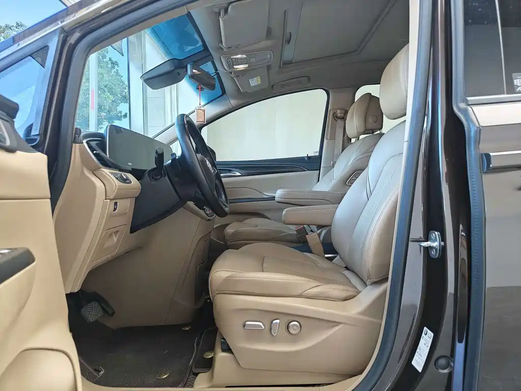 Buick GL8 — миниатюра 8