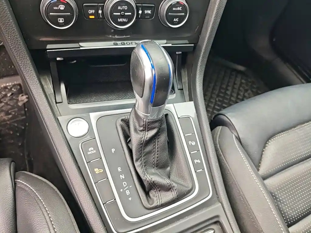Volkswagen Golf New Energy (Import) — миниатюра 14