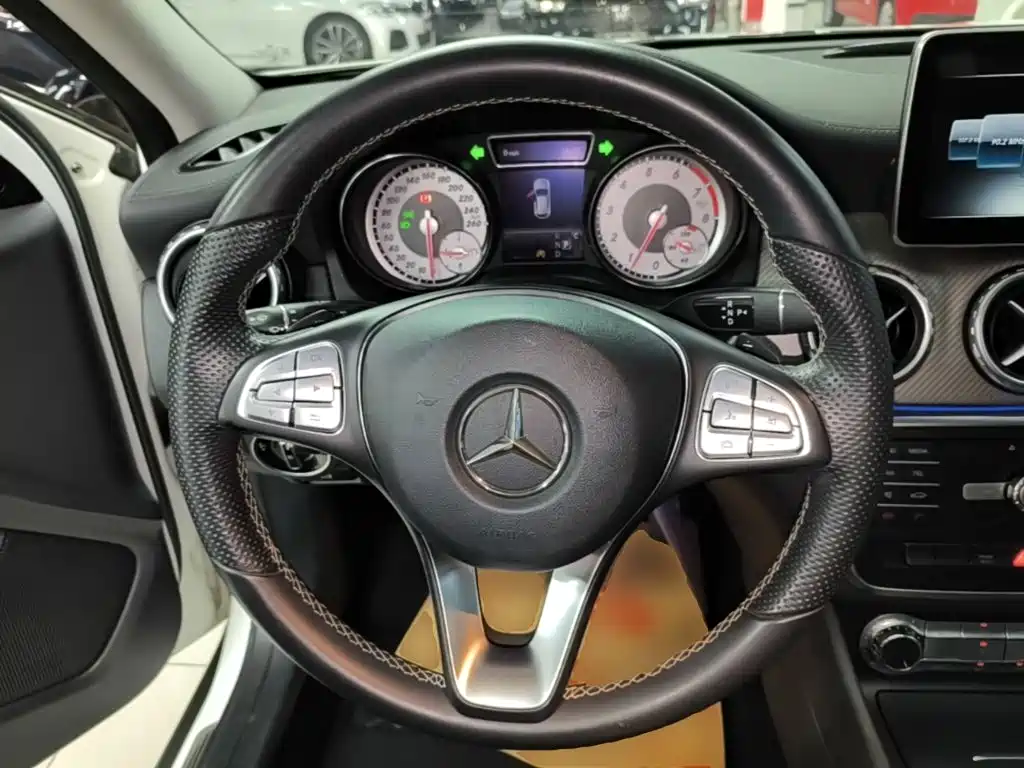 Mercedes-Benz GLA — миниатюра 11