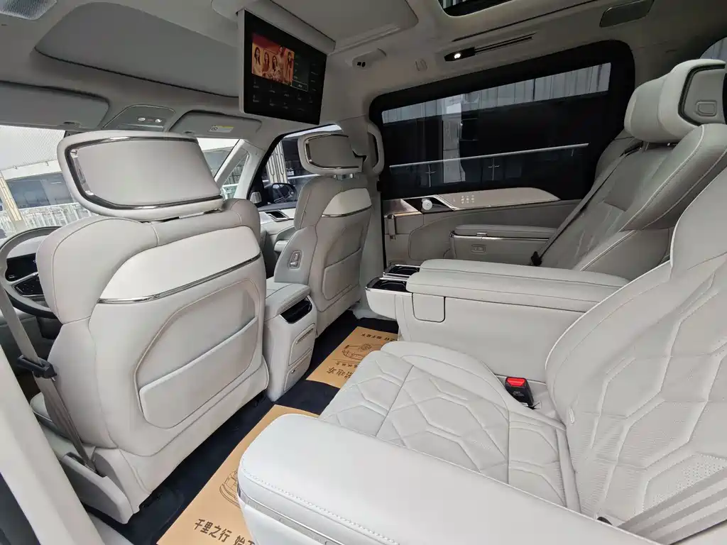 Volvo EM90 — миниатюра 14