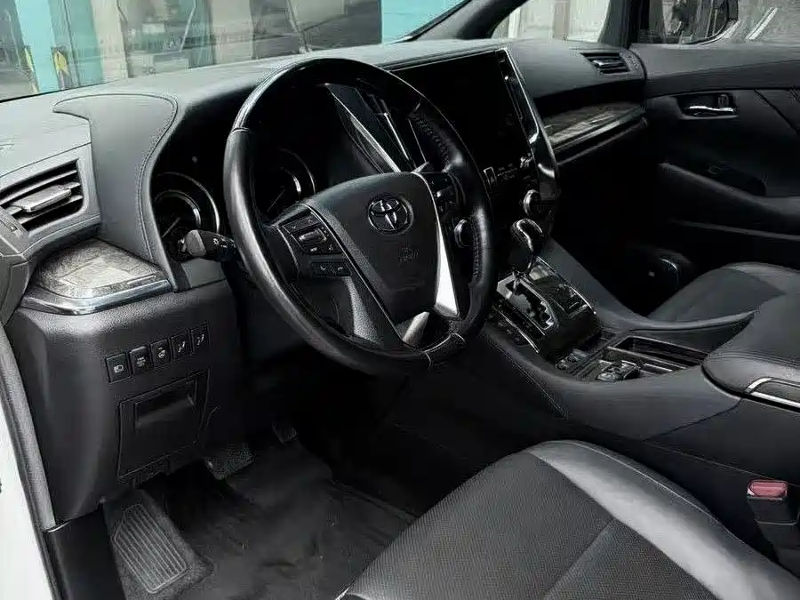 Toyota Vellfire — миниатюра 2