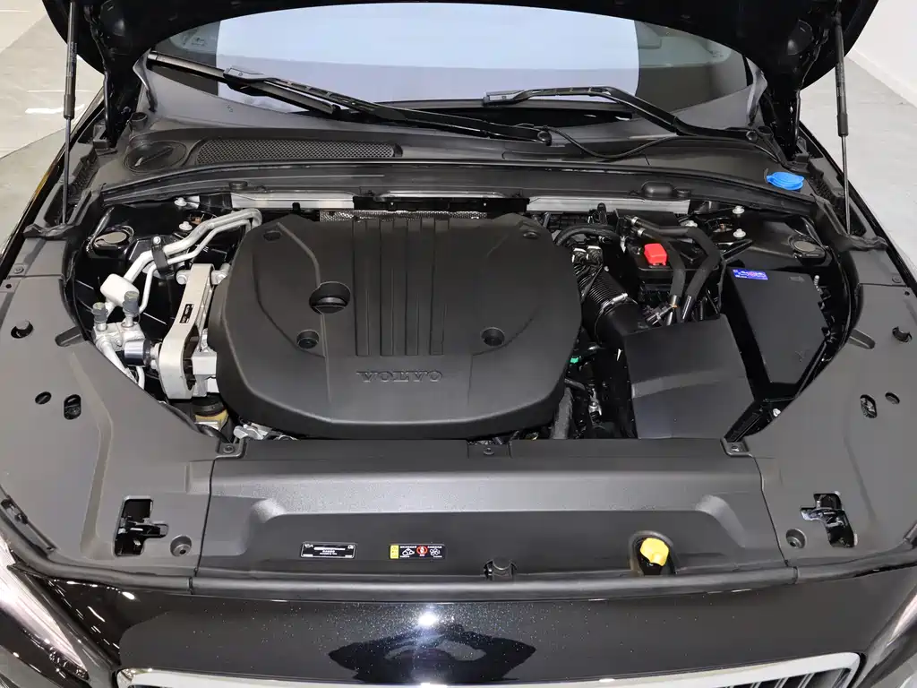 Volvo S90 2024 B5 Luxury