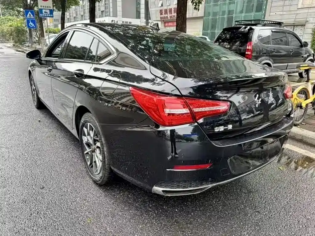 Hongqi Hongqi H5 — миниатюра 13