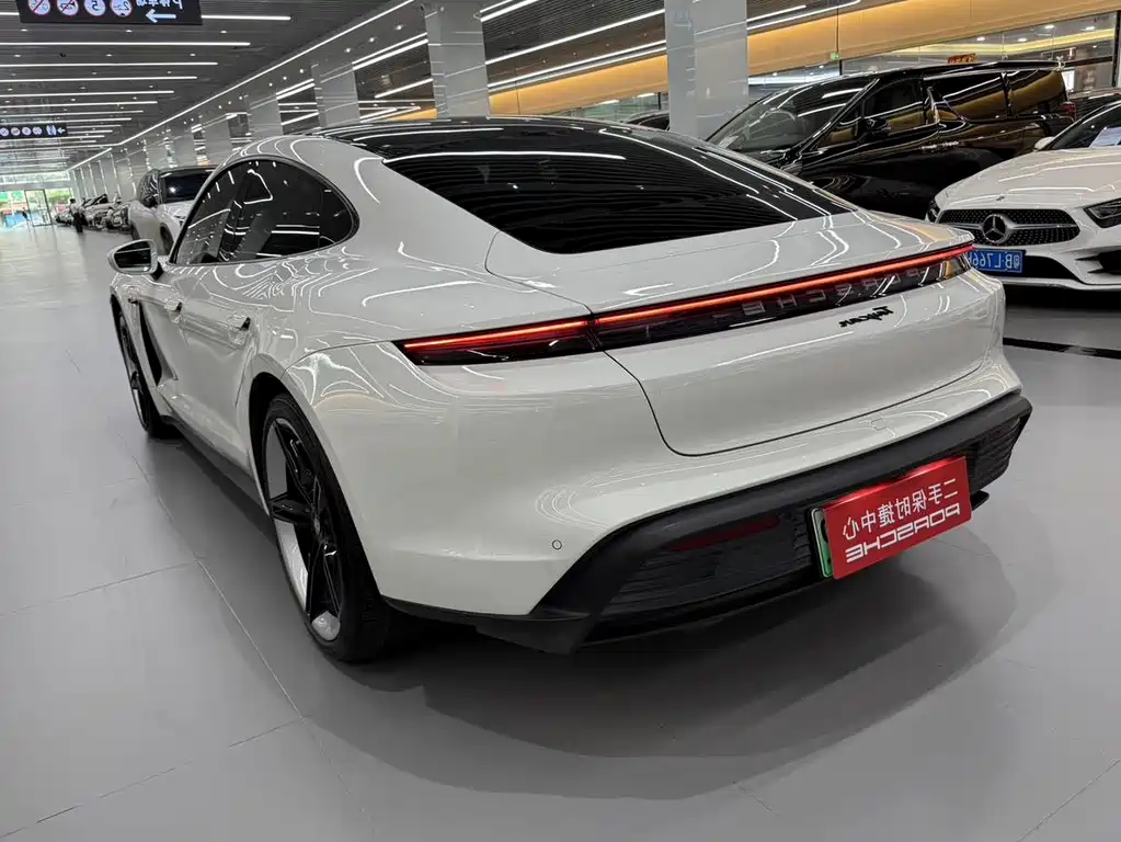 Porsche Taycan — миниатюра 4