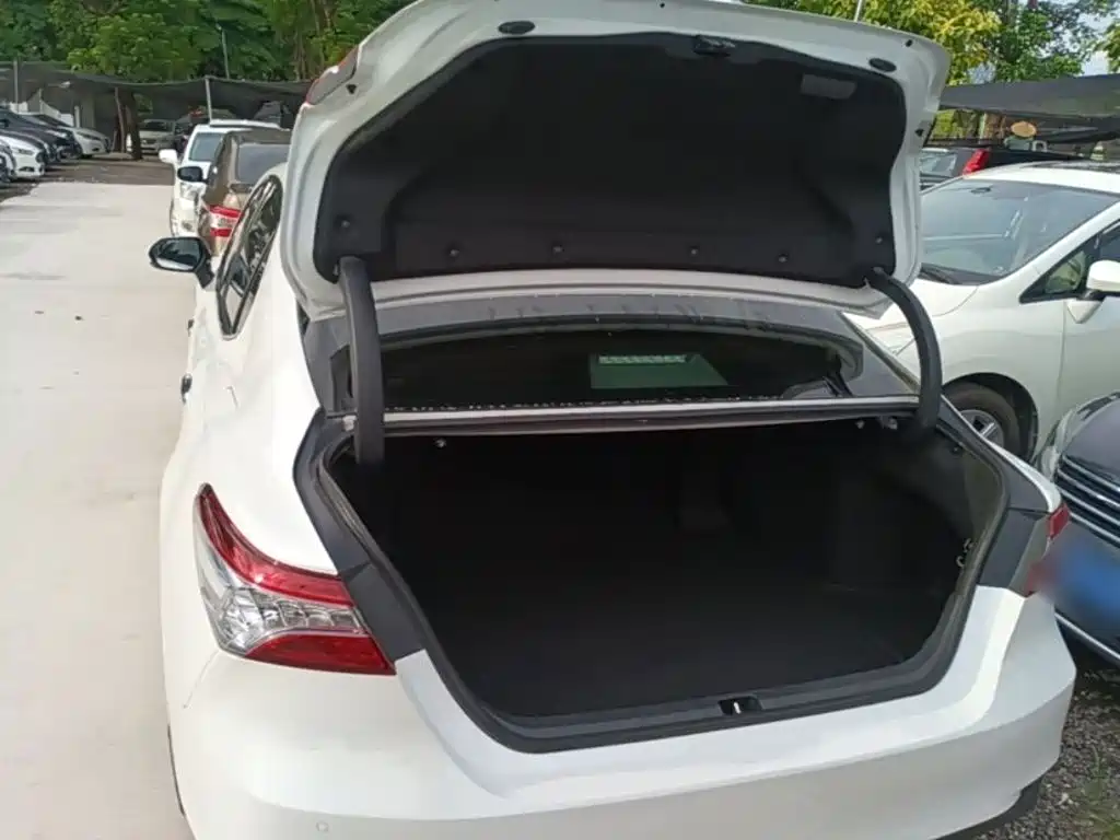 Toyota Camry — миниатюра 19