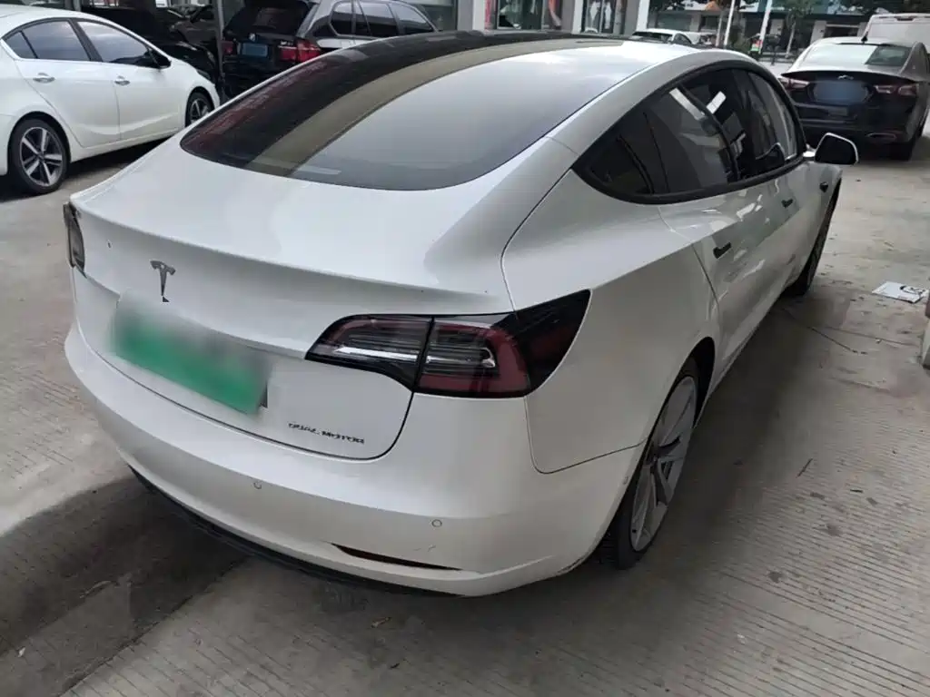Tesla Model 3 — миниатюра 7