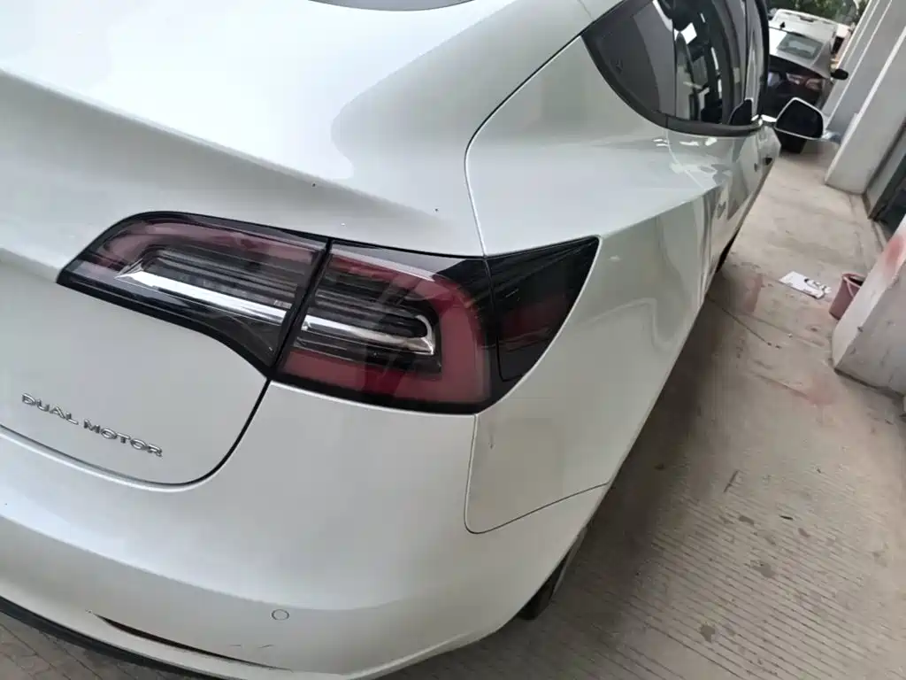 Tesla Model 3 — миниатюра 8