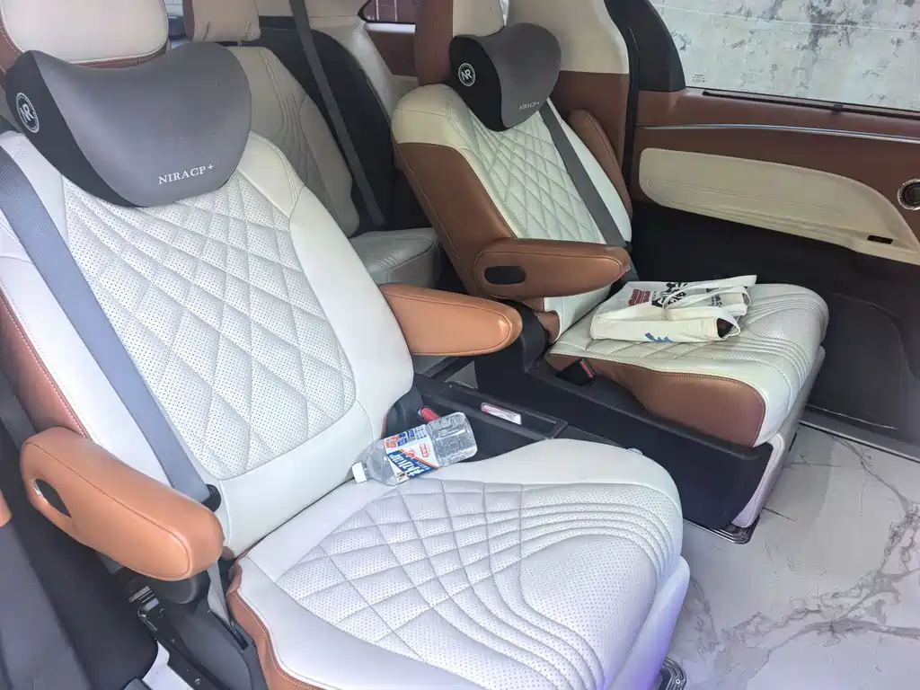 Toyota Sienna — миниатюра 5