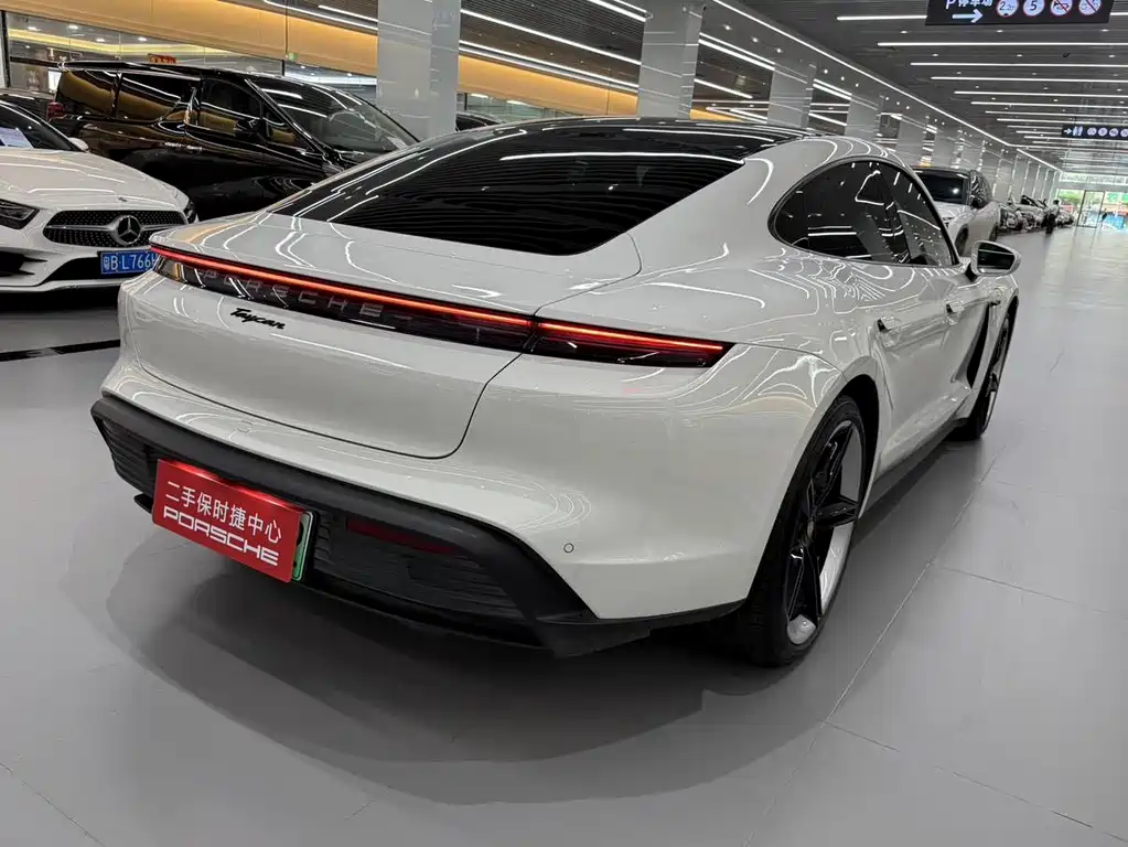 Porsche Taycan — миниатюра 6