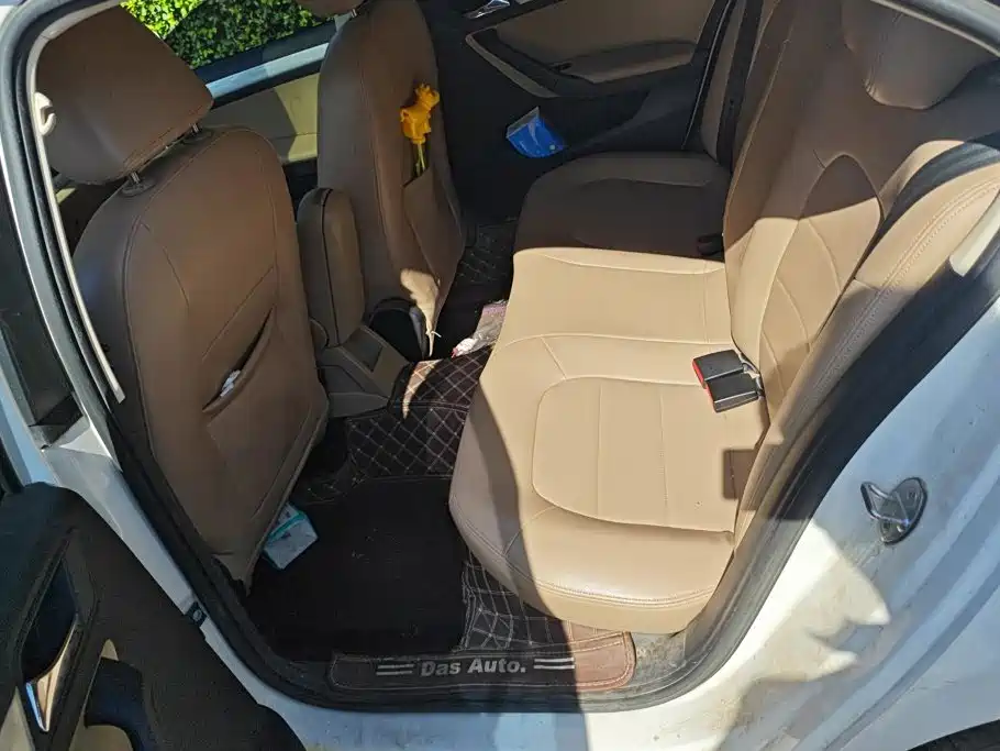 Volkswagen Jetta — миниатюра 11