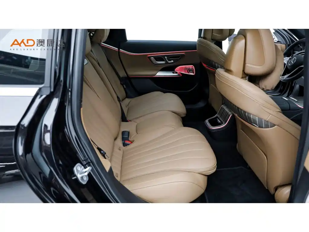 Mercedes-Benz E-Class — миниатюра 8