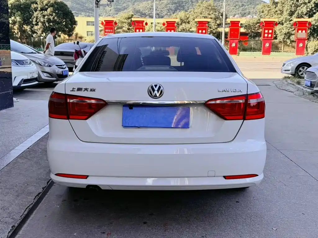Volkswagen Lavida — миниатюра 5