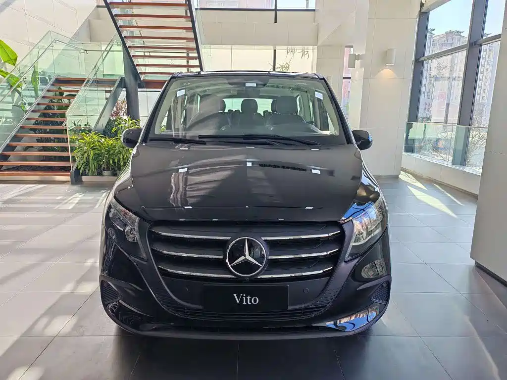 Mercedes-Benz Vito 2024 2.0T Elite 7 мест