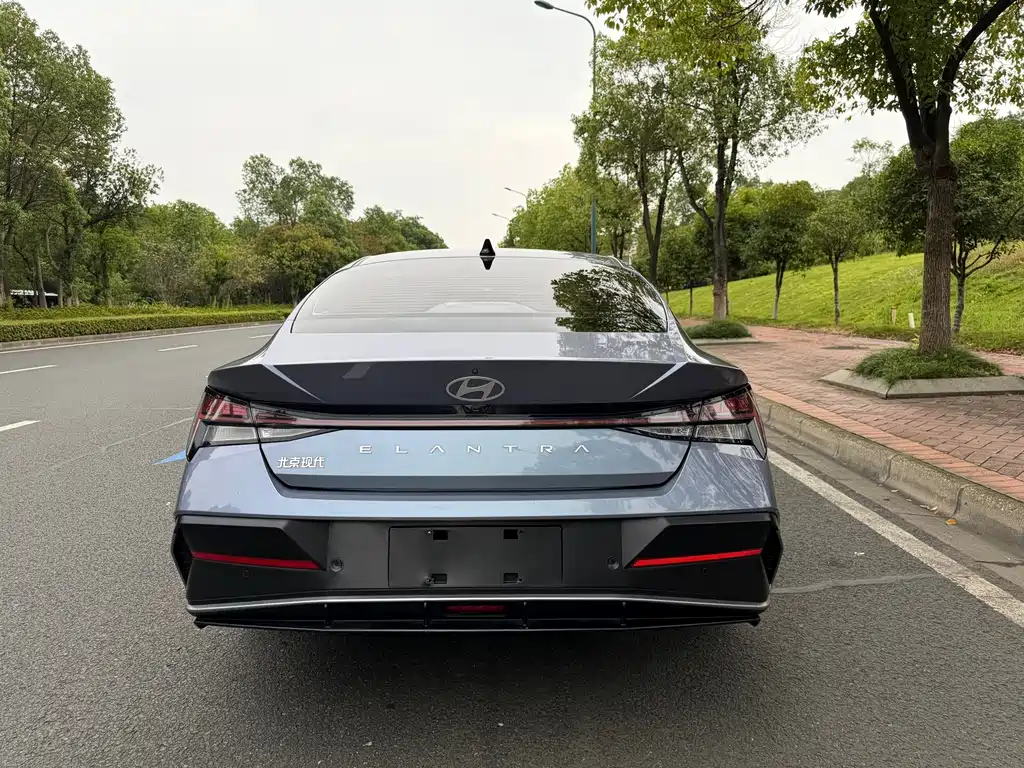 Hyundai Elantra — миниатюра 12