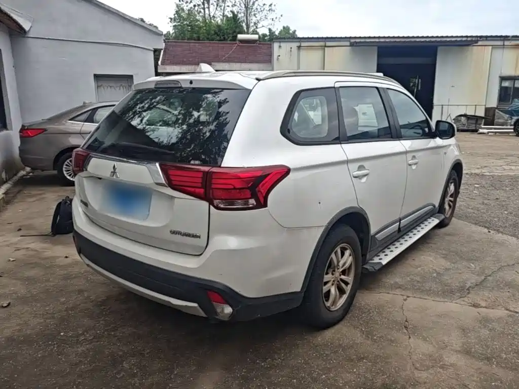 Mitsubishi Outlander — миниатюра 7