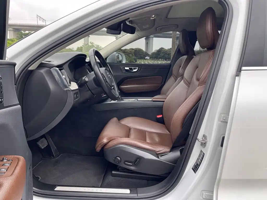 Volvo XC60 T5 4WD Smart Vision Luxury Edition, фото 19