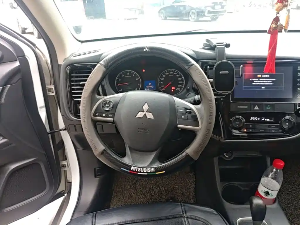 Mitsubishi Outlander — миниатюра 11